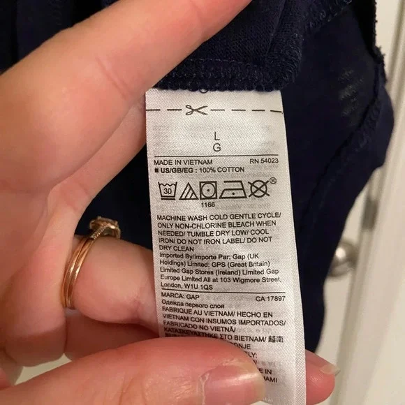 NWT |‎ GAP women’s navy blue sleeveless tie neck blouse — large - Picture 4 of 5